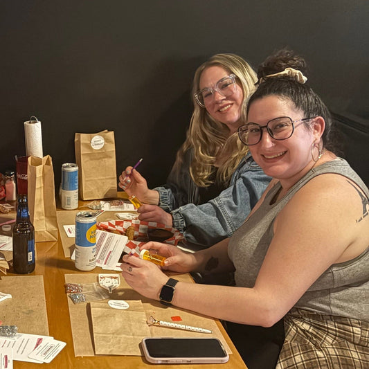 Sparkle Club at Sara McGintyās: Picture Frame Night
